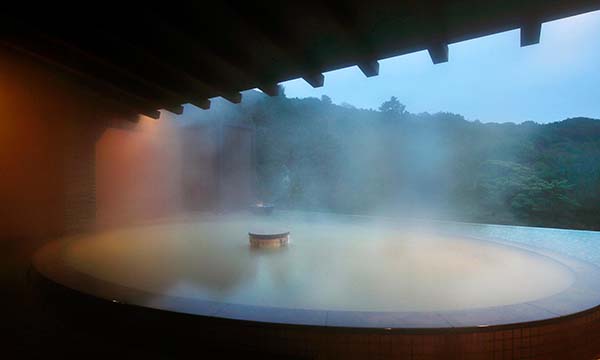 Panoramic outdoor hot spring “Kunpuu no yu”