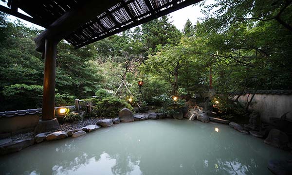 Main building outdoor hot spring “Seseragi no yu”