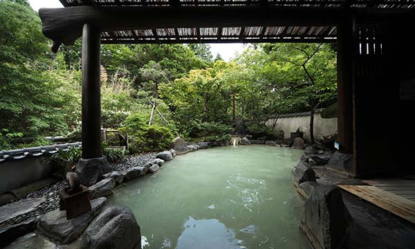 Main building outdoor hot spring “Seseragi no yu”