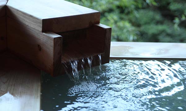 Indoor bath “Shirakumo no yu”